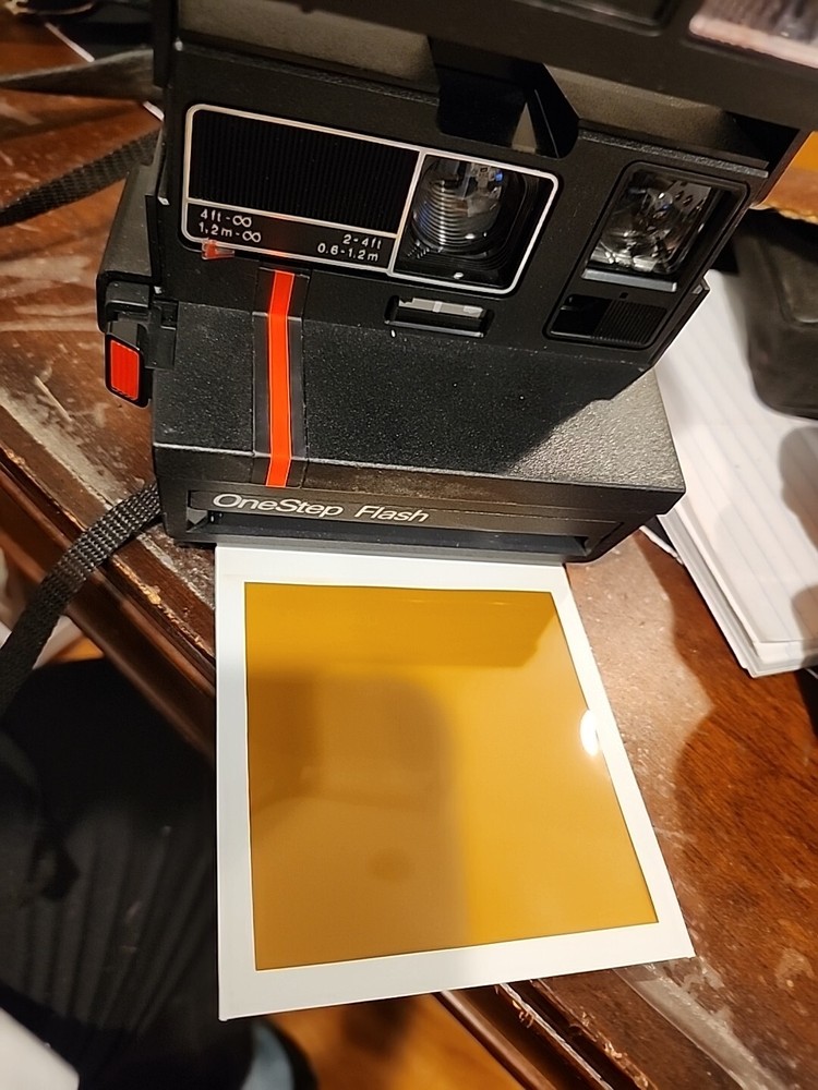 POLAROID CAMERA one step flash WORKING Use 600 Film EUC (763)