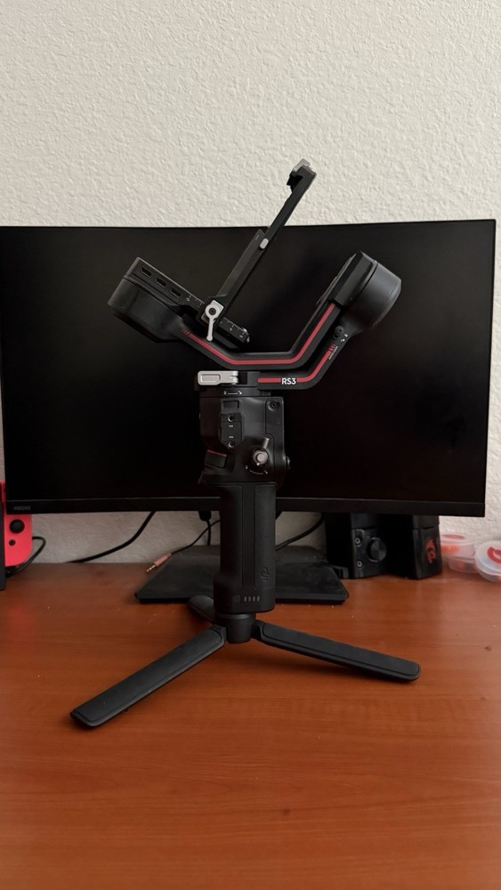DJI RS 3 3-Axis Gimbal Stabilizer