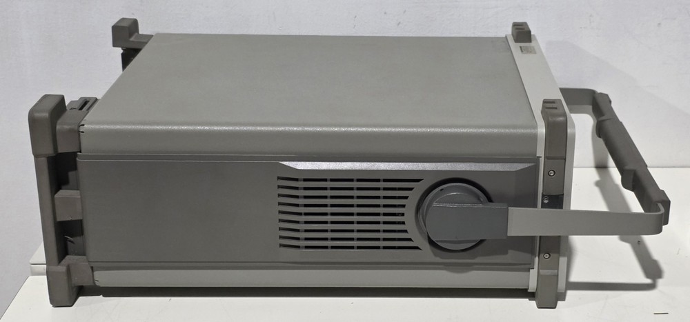 HP 8562E Spectrum Analyzer.