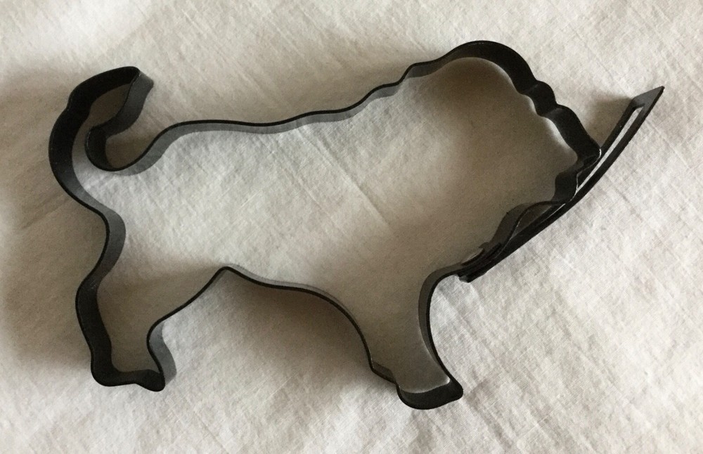 Metal Lion Shaped Egg Pancake Ring With Adjustable Handle