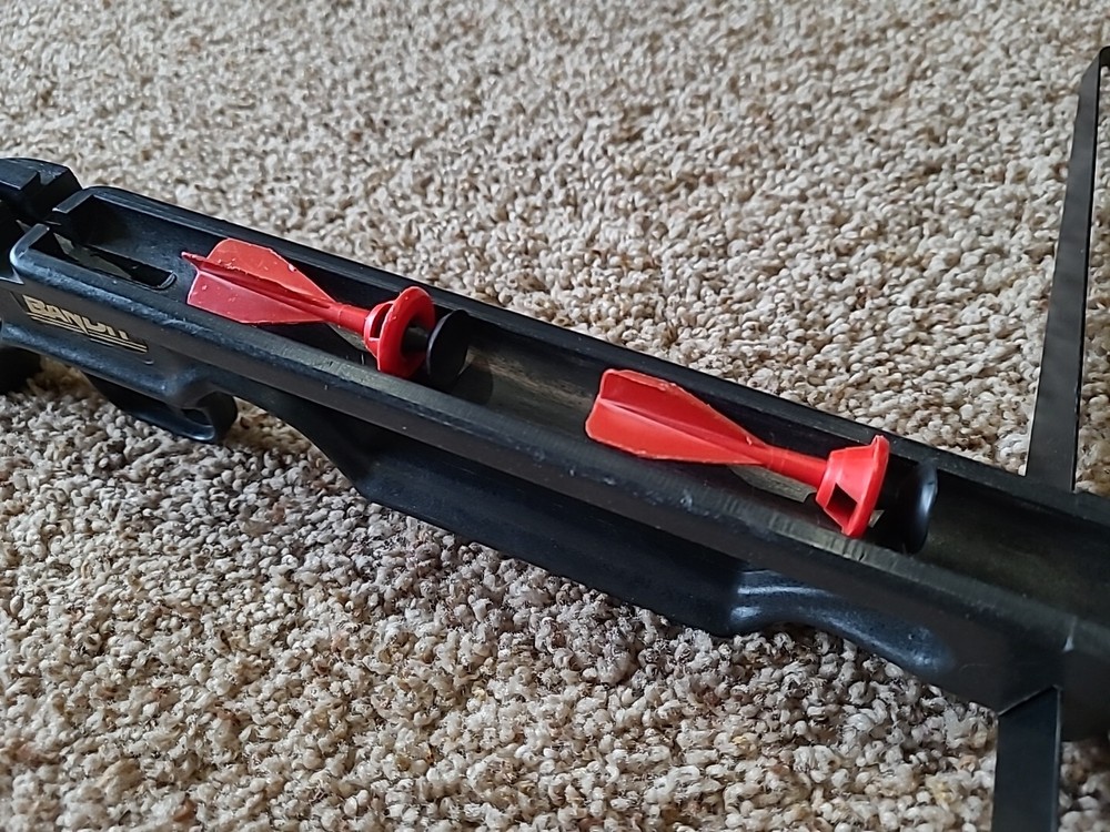 BARNETT BANDIT, CROSSBOW W/ 2 DARTS, USED, NO STRING