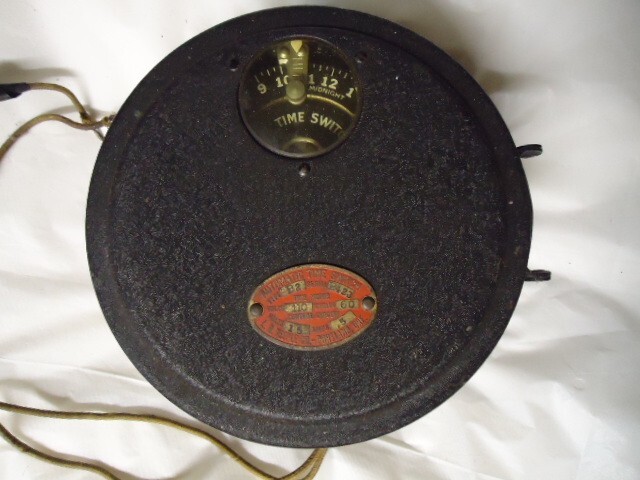 VINTAGE  L.R. TEEPLE CO. AUTOMATIC TIME SWITCH #B2