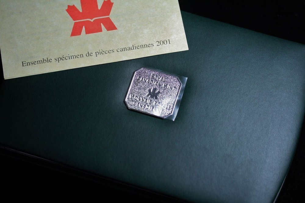 2001 CANADA SPECIMEN SET