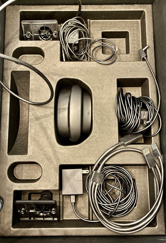 Valve Index VR Headset Kit Black Bluetooth with Controllers & Base Stations