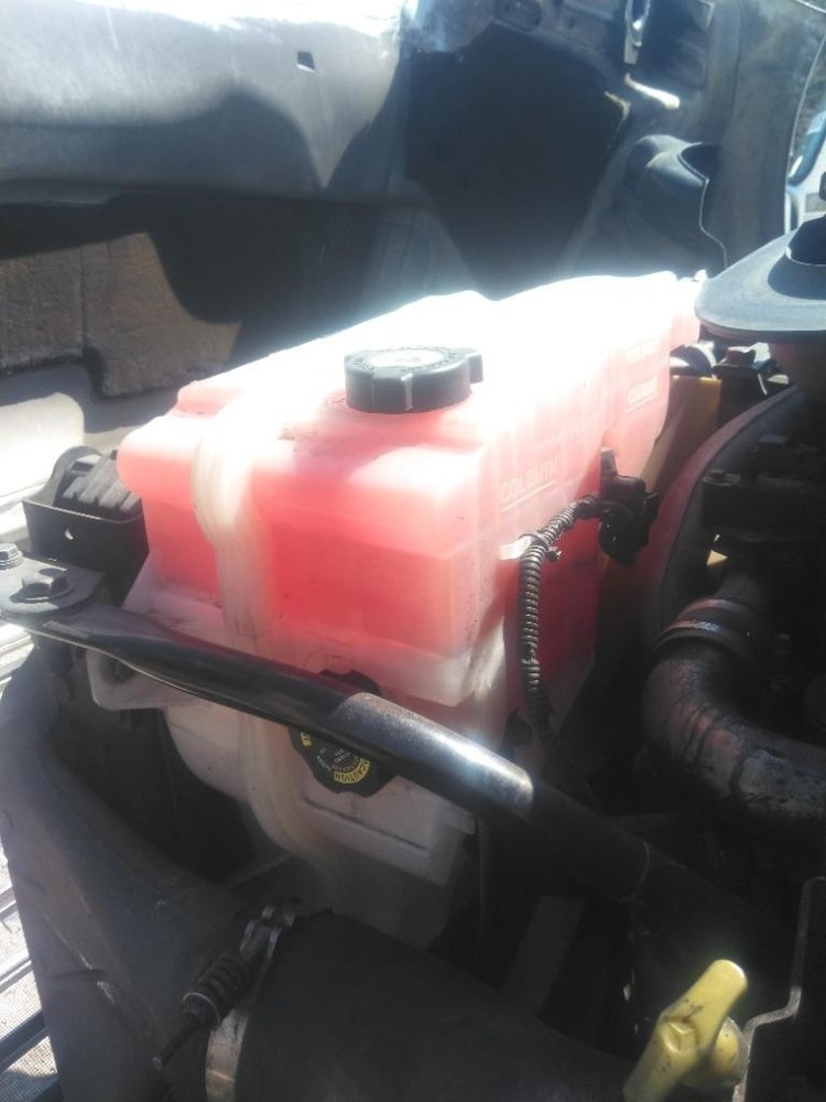 For 2010 FREIGHTLINER CASCADIA RADIATOR OVERFLOW TANK ,  GA