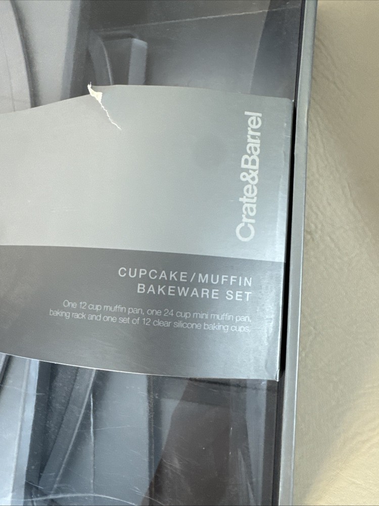 Crate&Barrel Cupcake/Muffin Bakeware Set