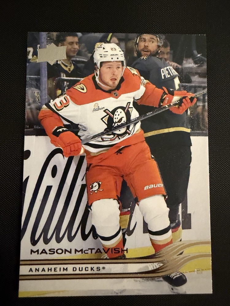 Upper Deck 2025-2026 Series 1 Base Set Cards