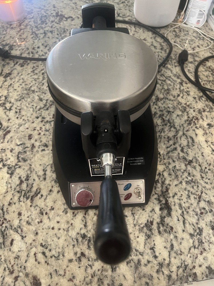 waring pro  professional  Belgian waffle maker WWM200PC
