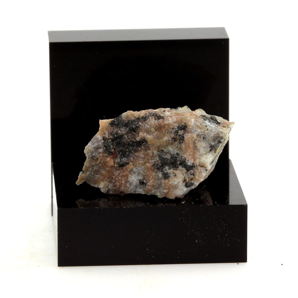 Granite. 26.46 Ct Laurentian, Quebec, Canada.
