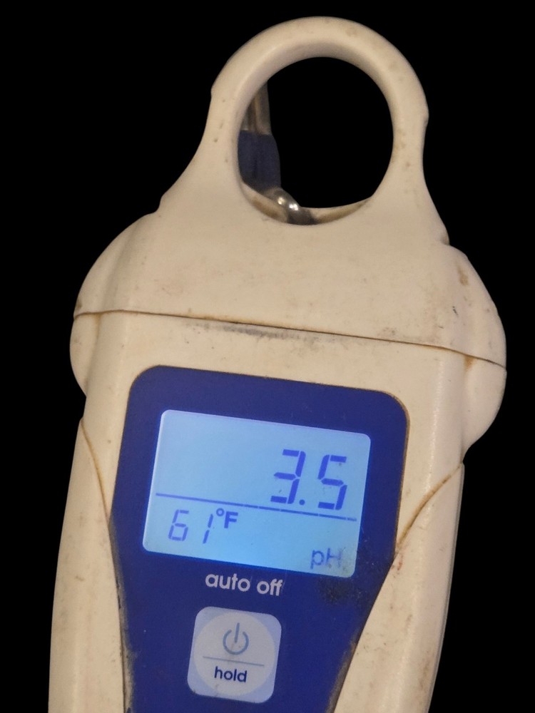 Bluelab pH Pen Digital pH & Temperature Meter with Calibration & Hold Function