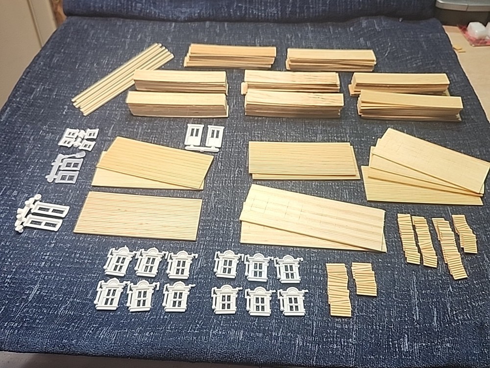 Campbell Sugar Pine Lumber Combo Pack, Lap siding, Doors & Windows, HO Scale