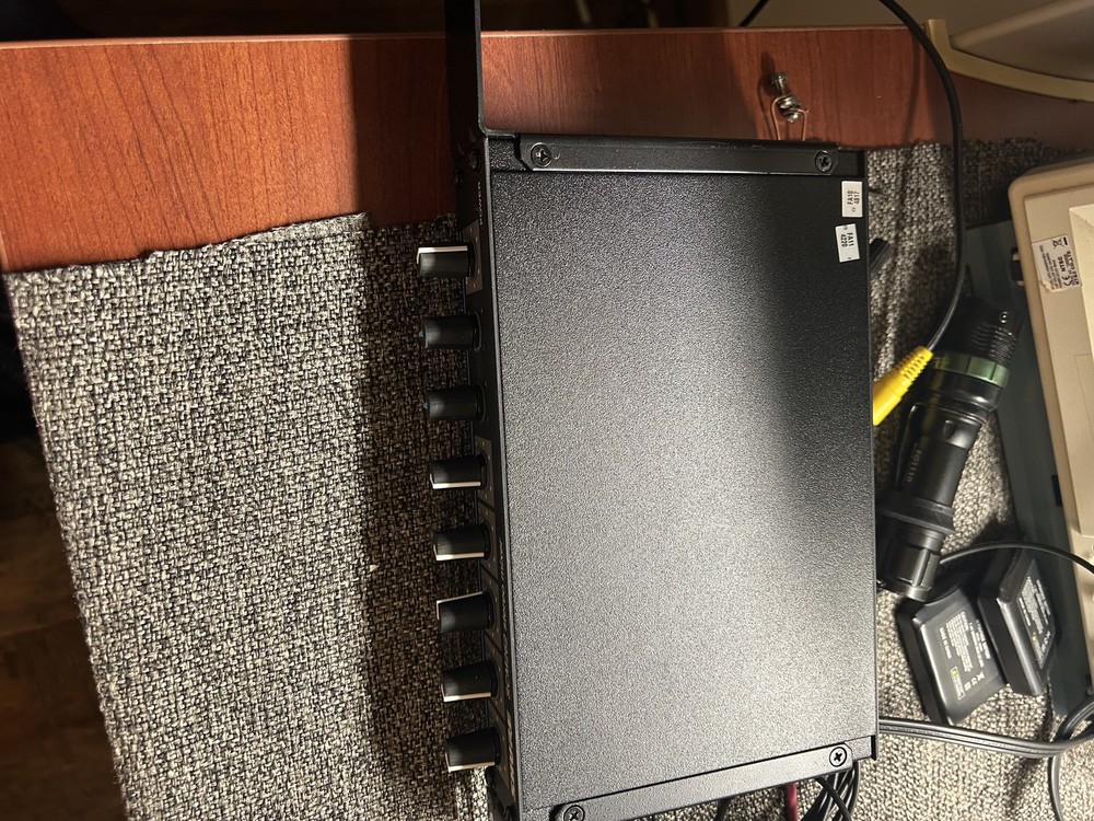 Sure SCM 262 Mixer preamp