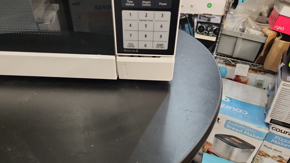 Impecca 1.1 CU FT Microwave Oven - White