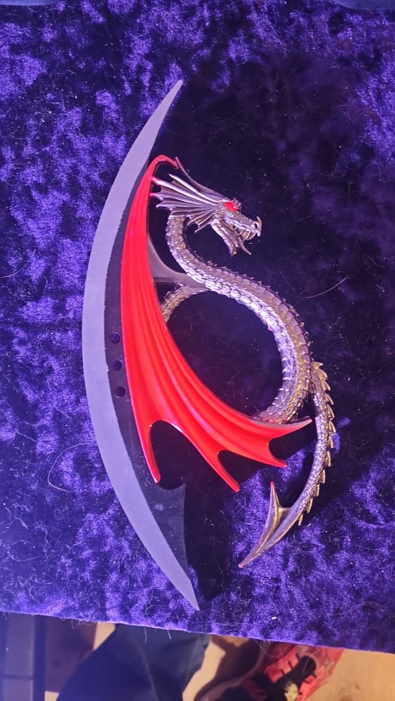 DUAL DRAGON KNIFE DISPLAY