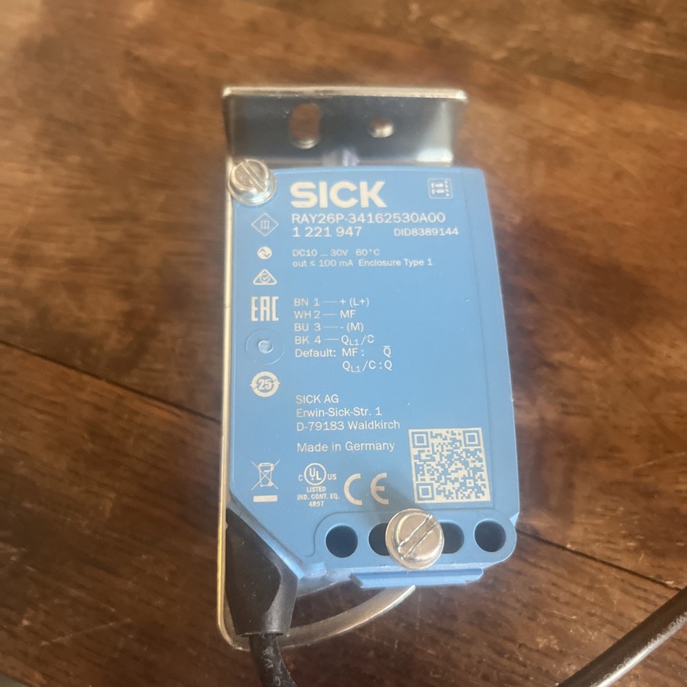 SICK Reflex Array RAY26P-34162530A00 1221947 With Mounts