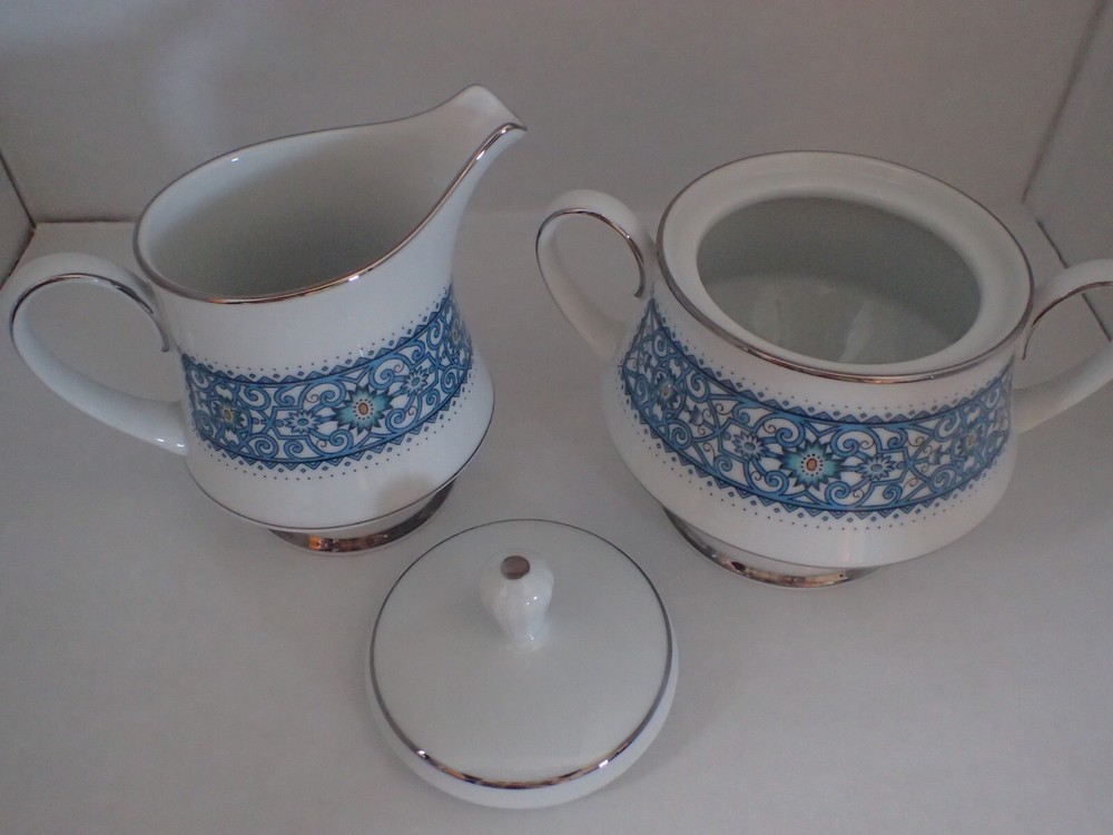 VINTAGE NORITAKE BLUE LARUE 6913 PATTERN W/PLATINUM TRIM DINNERWARE 45PC