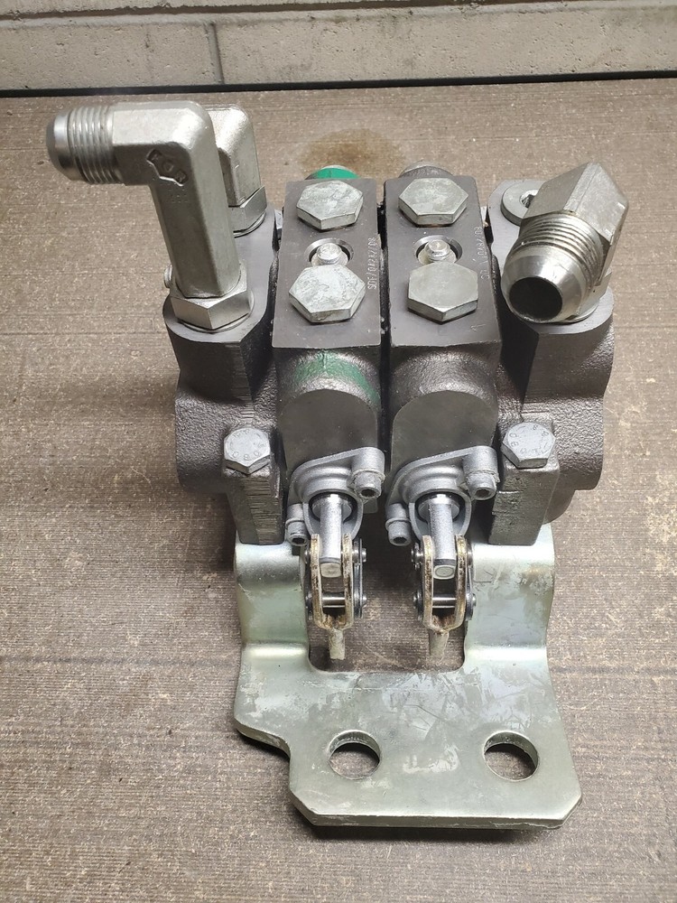 NEW CNH Control Valve part# 4713572
