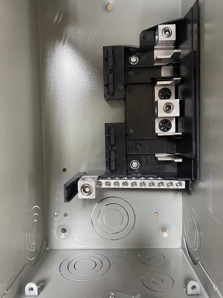 4 Space 8 Circuit 125 Amp Load Center