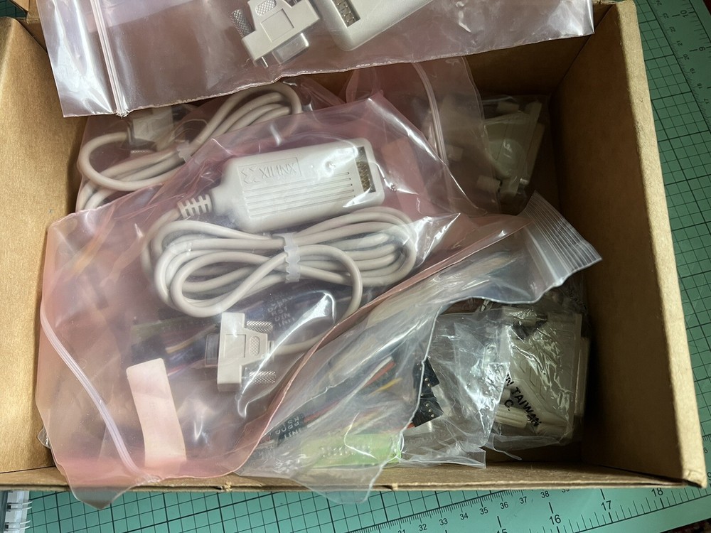 AMD xilinx university program UW-XCHCBL-PC1