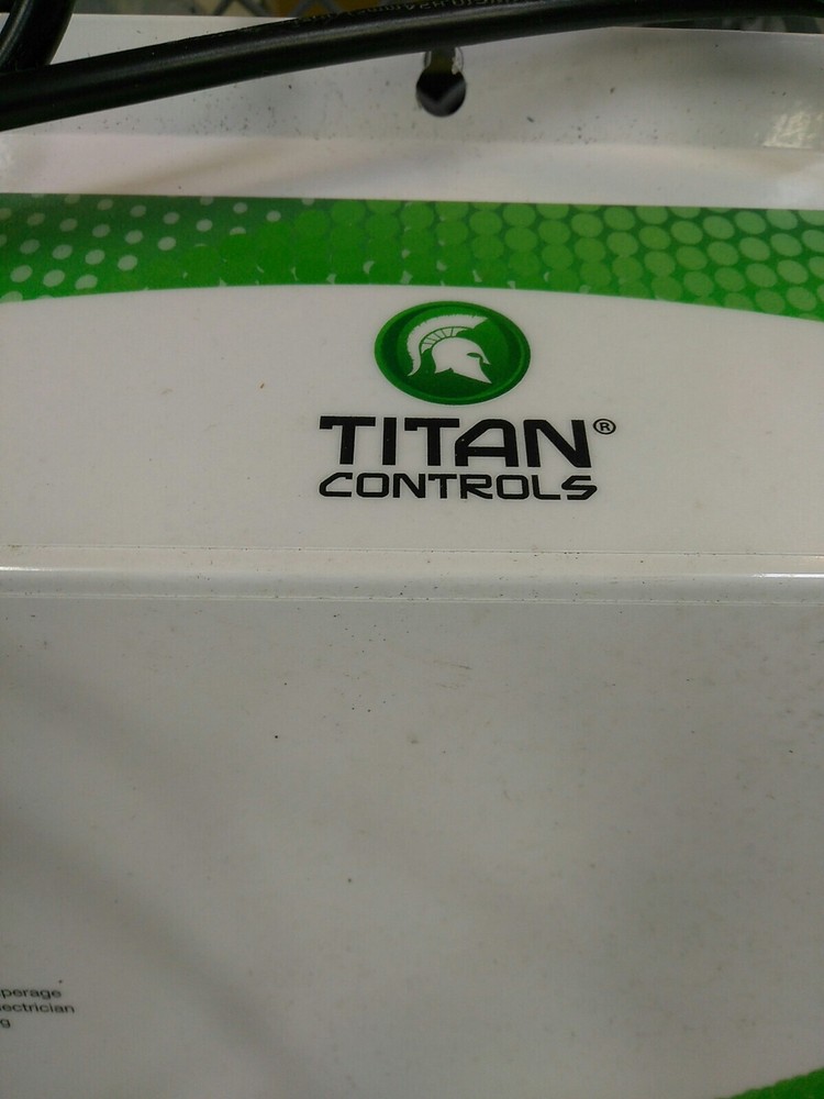 Titan Controls Helios 18, 12-Light 240VA Controller w/Dual Trigger Cords(16-24C2