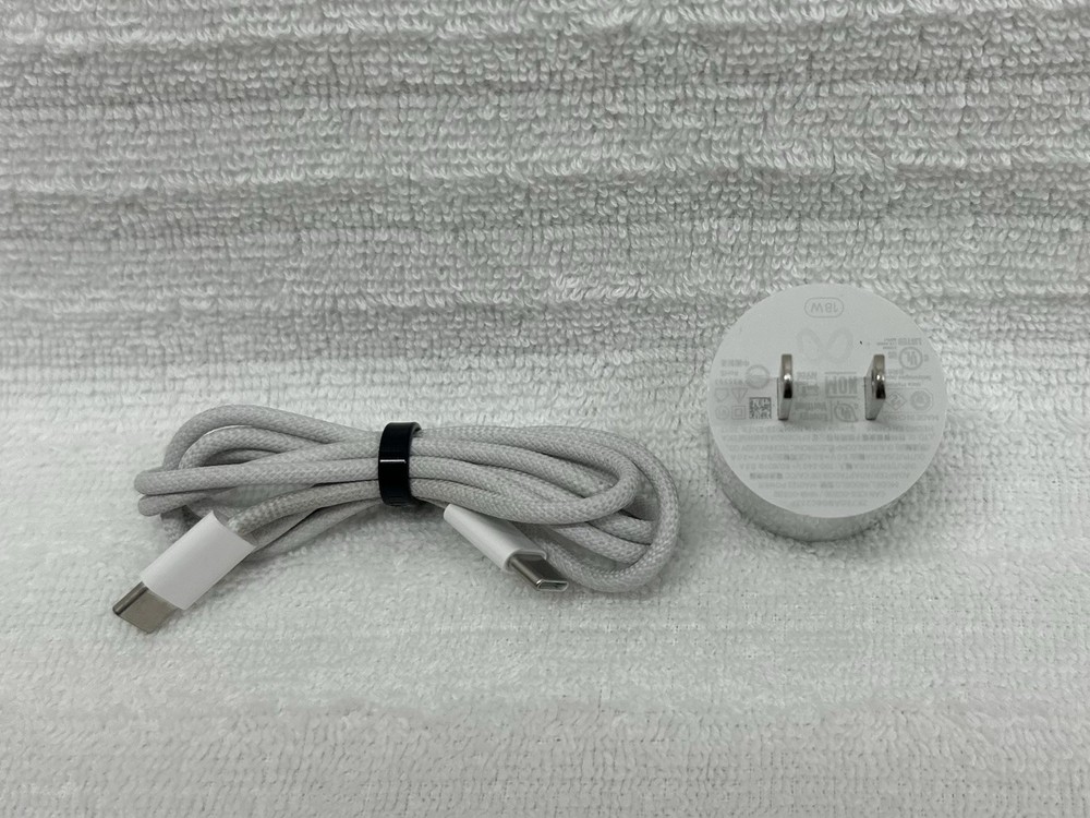 Meta Quest 3 128GB VR Headset w/ Case ***READ***