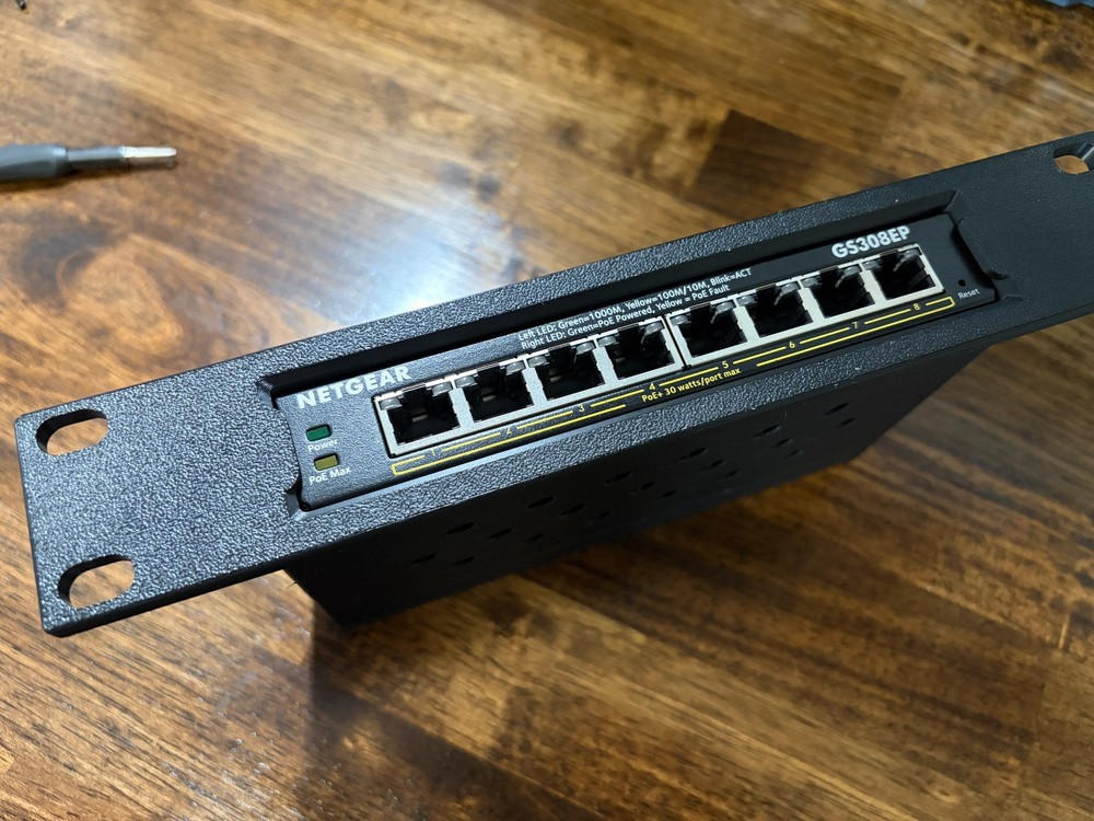 netgear switch GS308EP 10" rackmount (mount only)