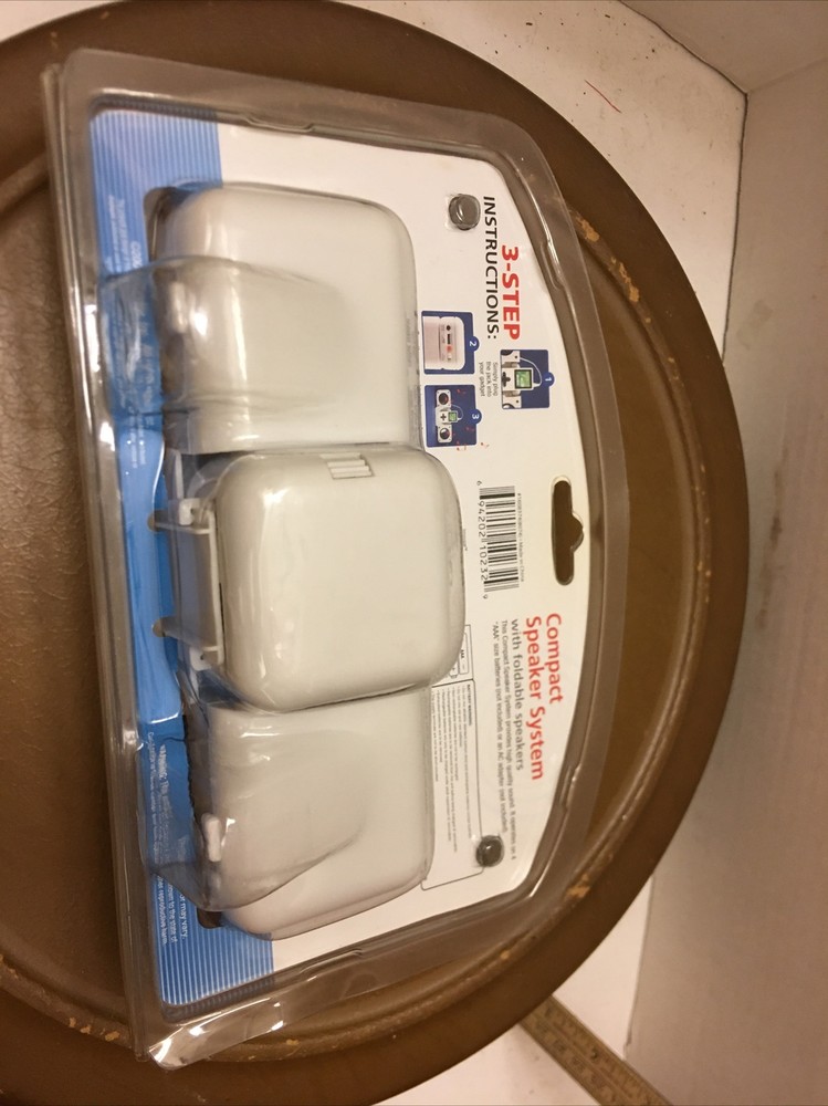New-Innovage Compact Speaker System with Foldable Speakers for iPod,MP3,PSP,NDS