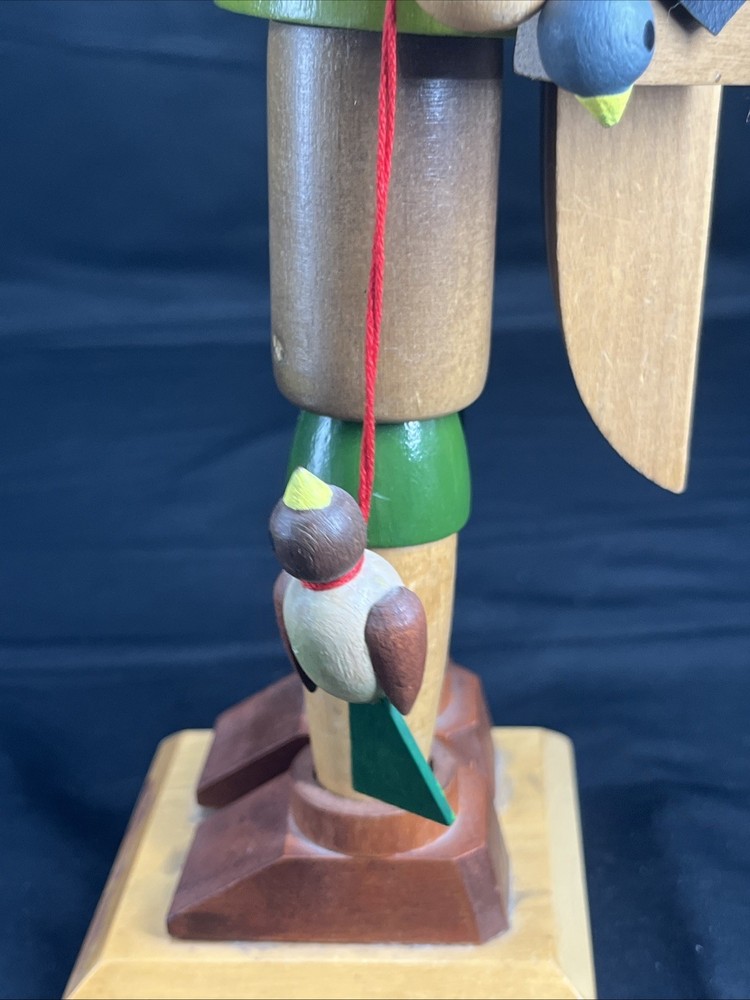 Nutcracker, Steinbach, The Hunter Read