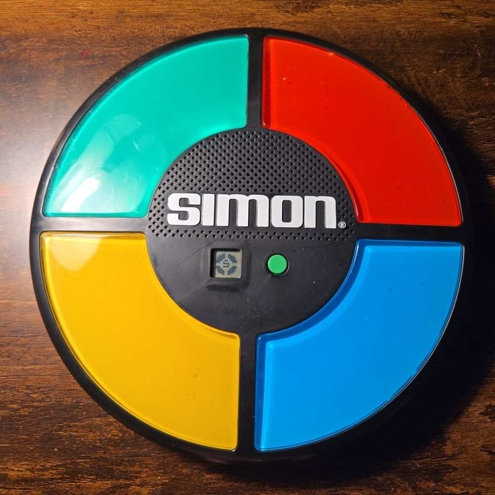 Milton Bradley Simon Game Working. Great Condition