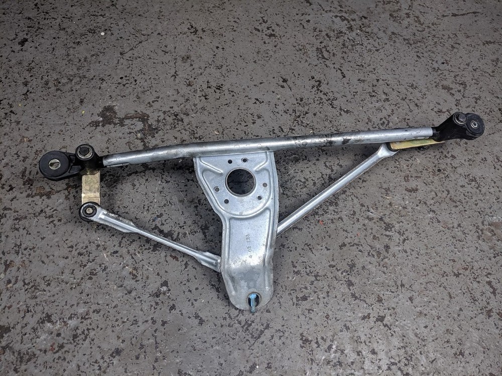 BMW X5 FRONT WIPER LINKAGE 7046571