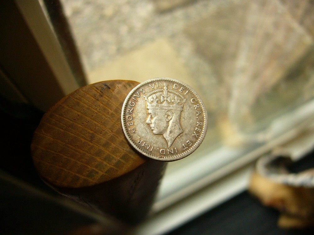 1941 c Newfoundland 10 Cent Silver Coin