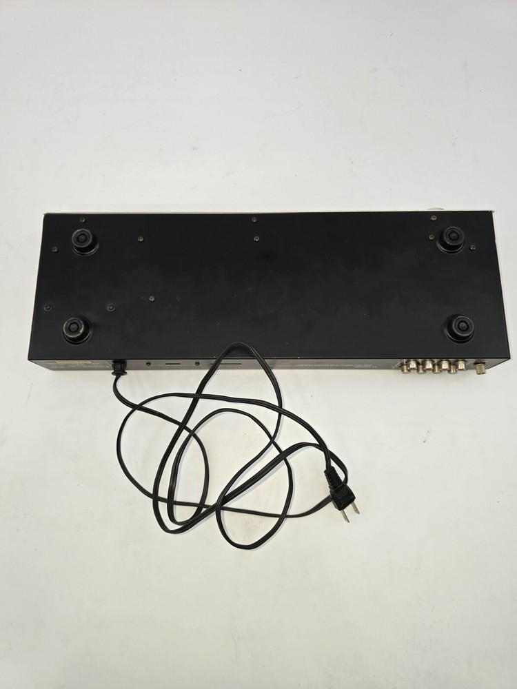 KENWOOD GRAPHIC EQUALIZER, MODEL GE-90, POWERS ON