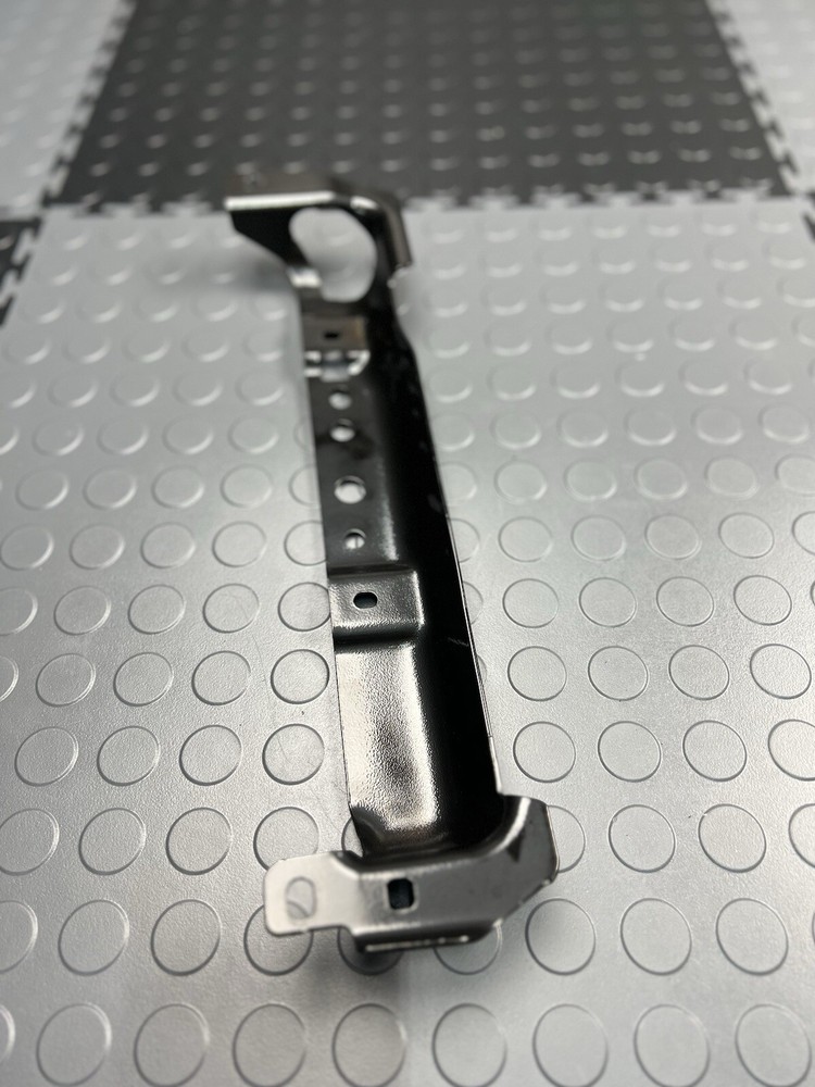 2017-2019 AUDI A4 RIGHT PASSENGER SIDE DASH LOWER KNEE MOUNT BRACKET PANEL