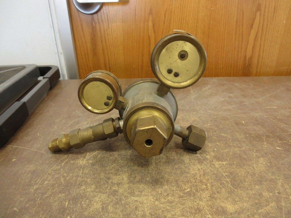 Union Carbide Linde Regulator R-69 Used