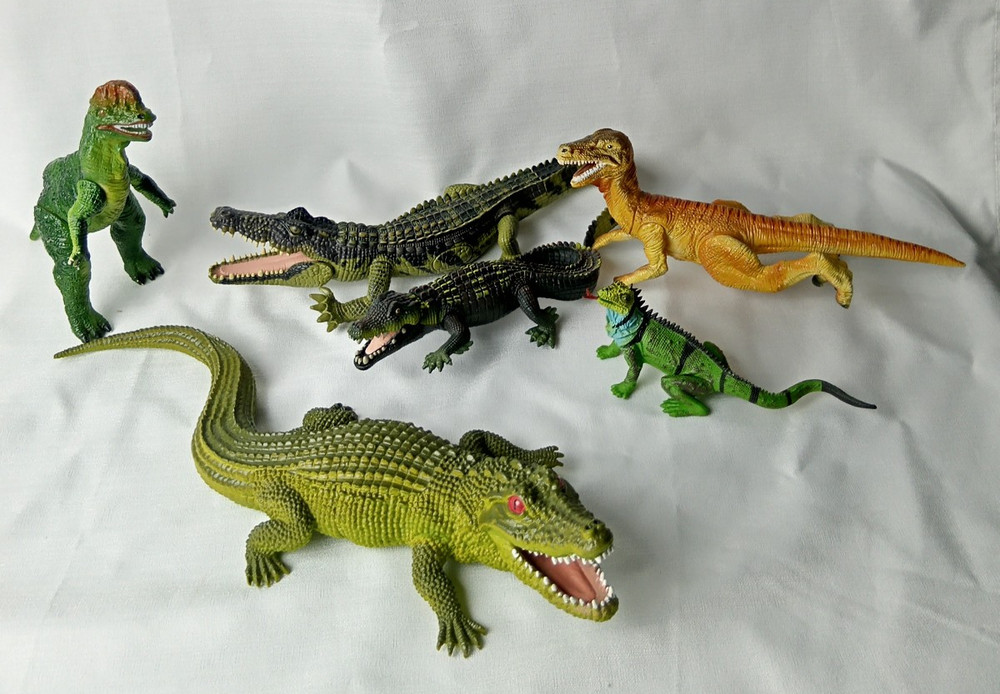 LOT PLASTIC DINOSAUR & GATOR FIGURES 4''-12''