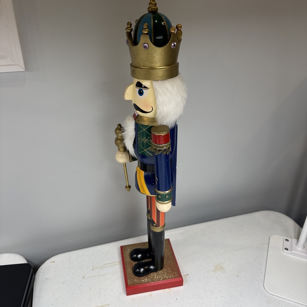 24 In Tall Beautiful Soldier Nutcracker