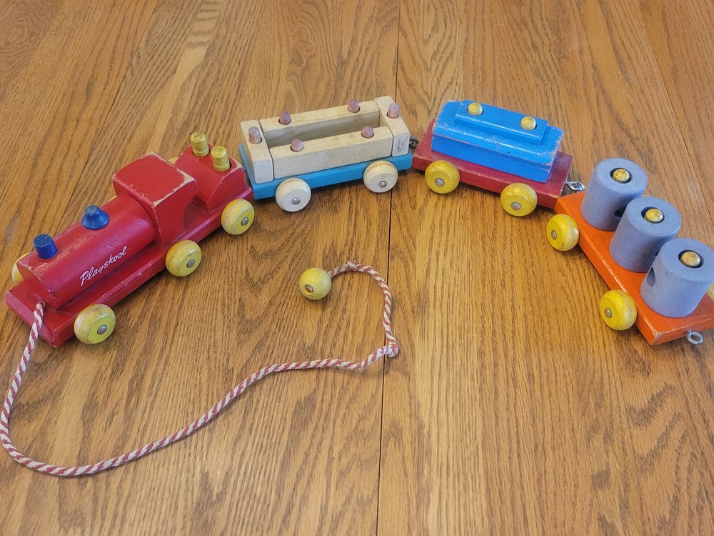 VINTAGE PLAYSKOOL WOODEN TRAIN PULL TOY