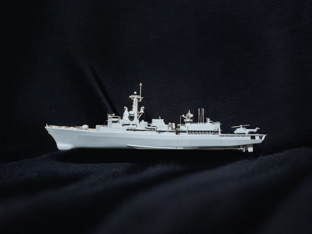 Karel Doorman Class frigate, 1/350 scale