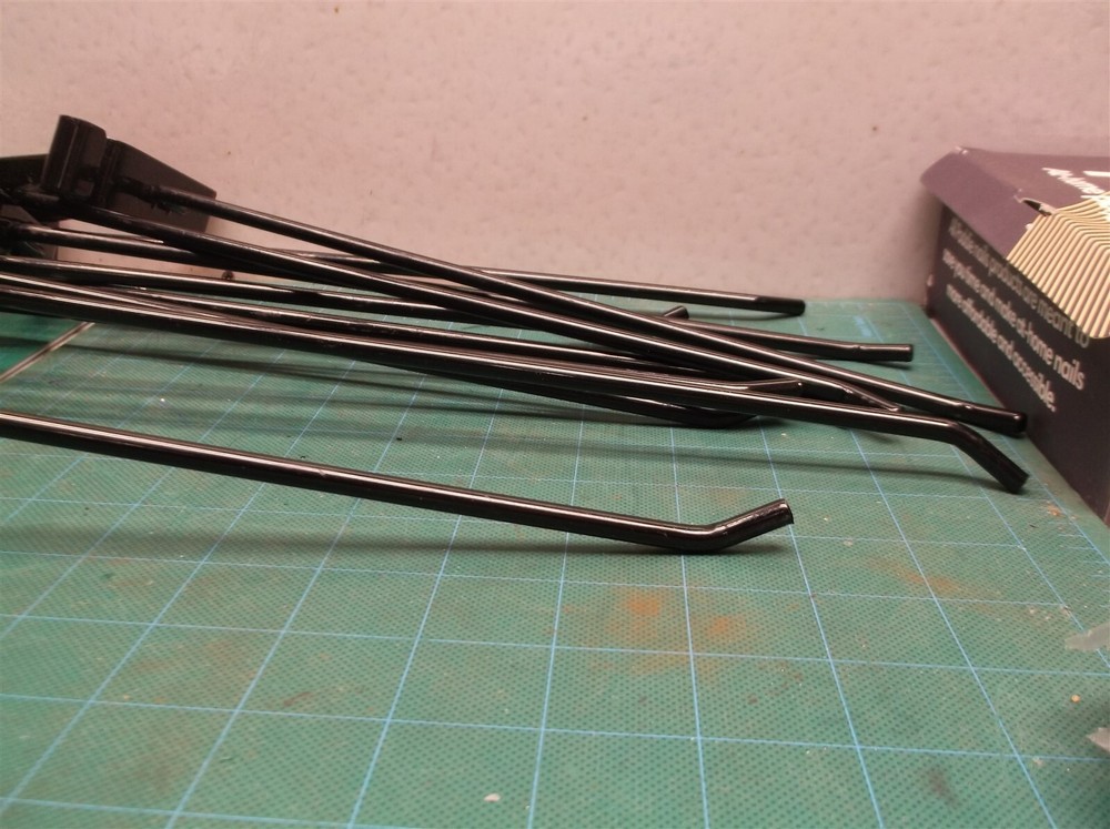 10 10.5" black retail display hooks