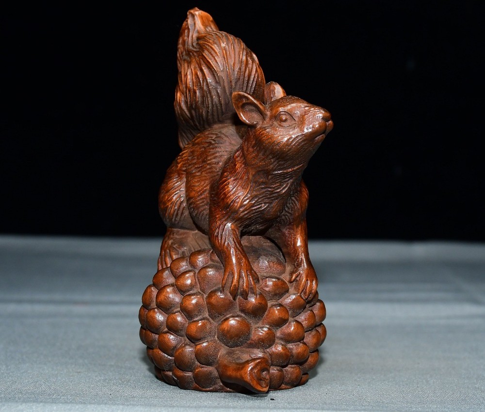 Exquisite Small Leaf Boxwood Pine Mouse Ornament