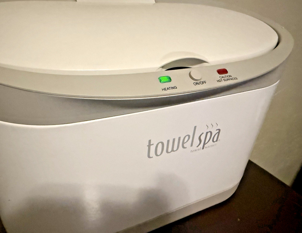Brookstone Innovation Large Towel Spa Warmer Model TSK-5202MM