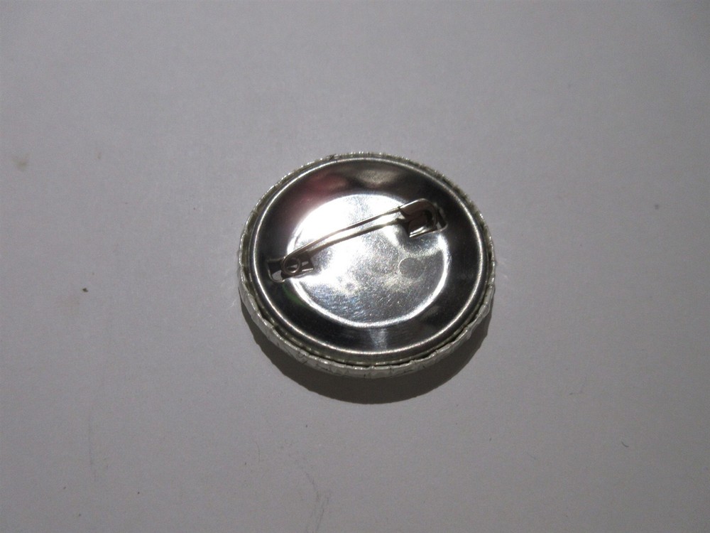 NO PASSARAN vintage pinback button 1.5"