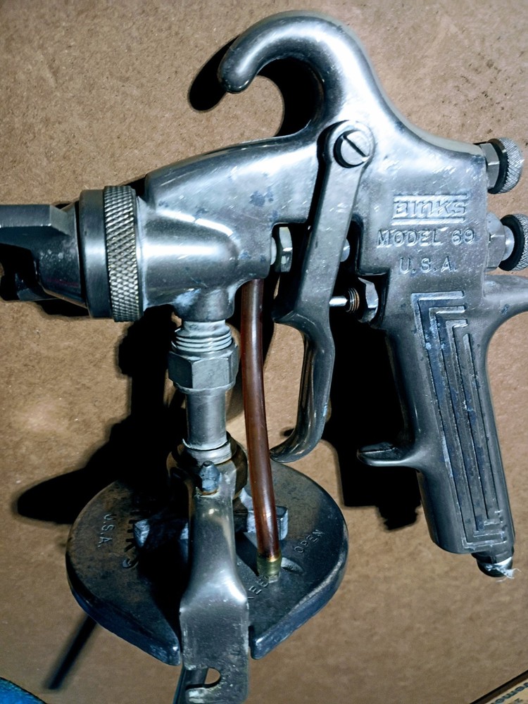 Binks Model 69 Spray Gun with 1 Quart Cup