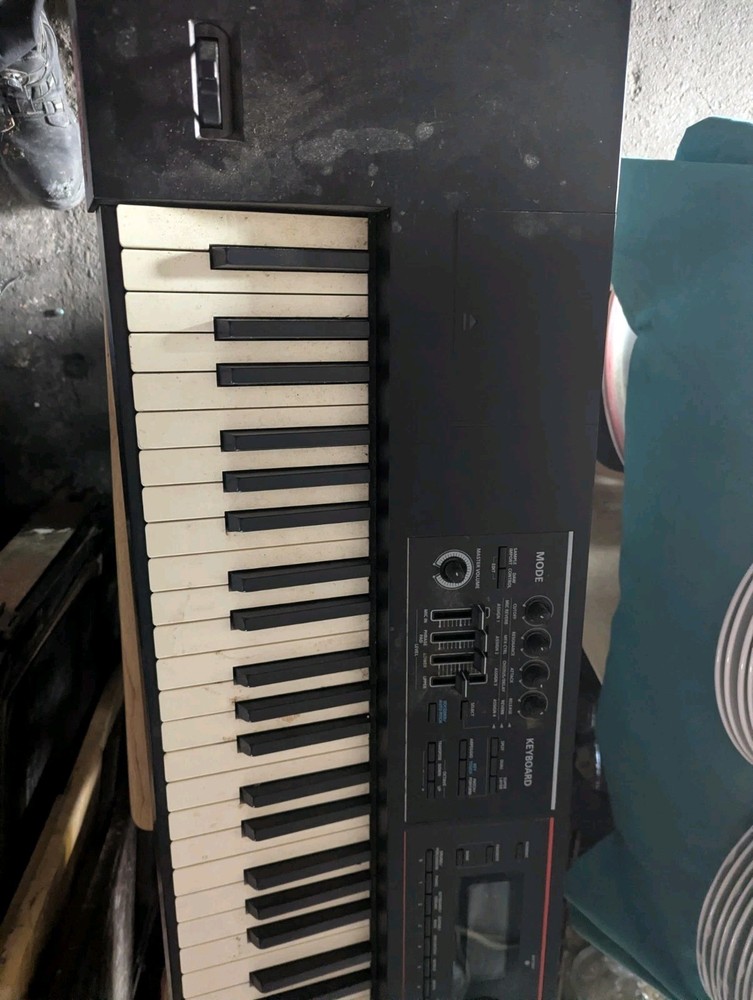 Roland JUNO-DS88 88-Key Synthesizer