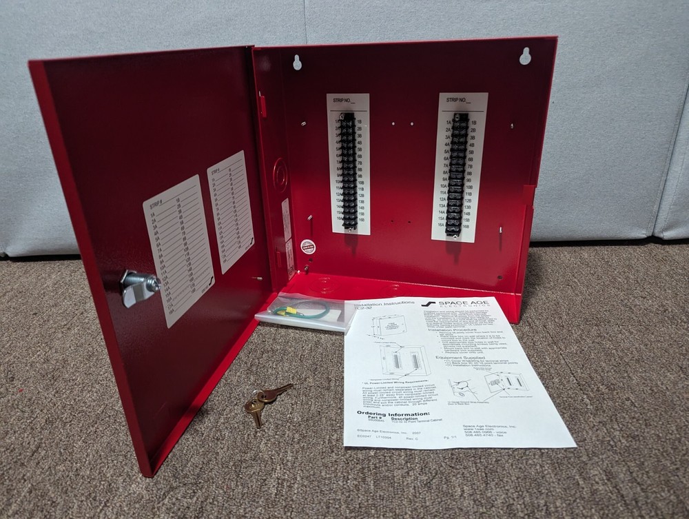 SSU00645 Space Age 32-Point Terminal Cabinet