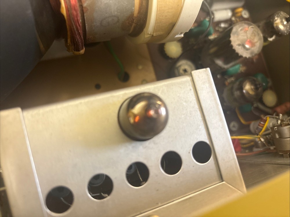 B&K 1968 Precision Model 1077B Television Analyst Powers On!