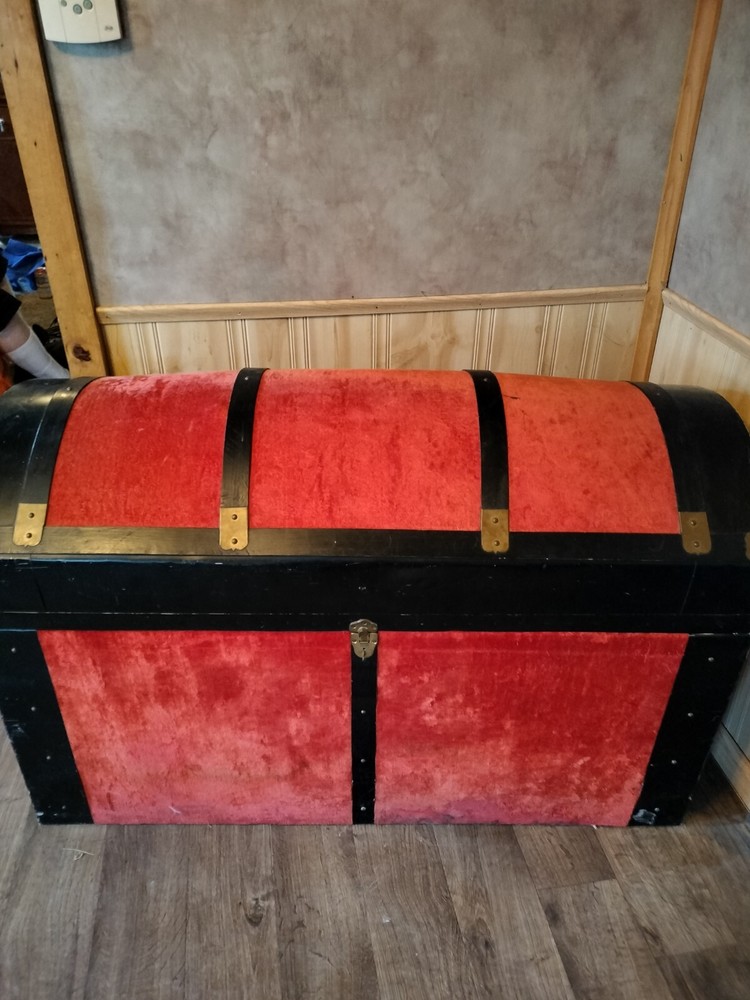 antique 70's trunk all cedar