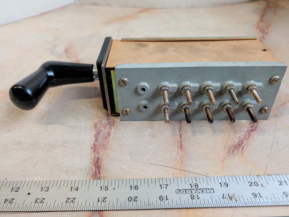 ELECTROSWITCH 8330A62G01 ROTARY CAM SWITCH BOX