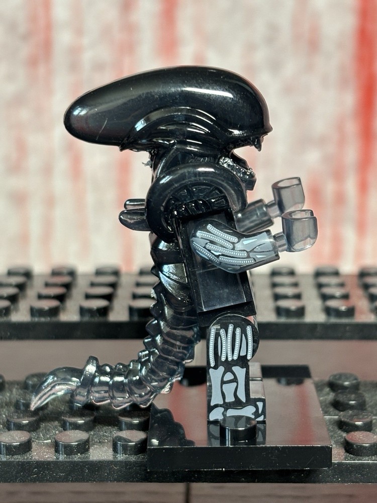 Horror Mini-Fig: Alien vs. Predator 4 Pack