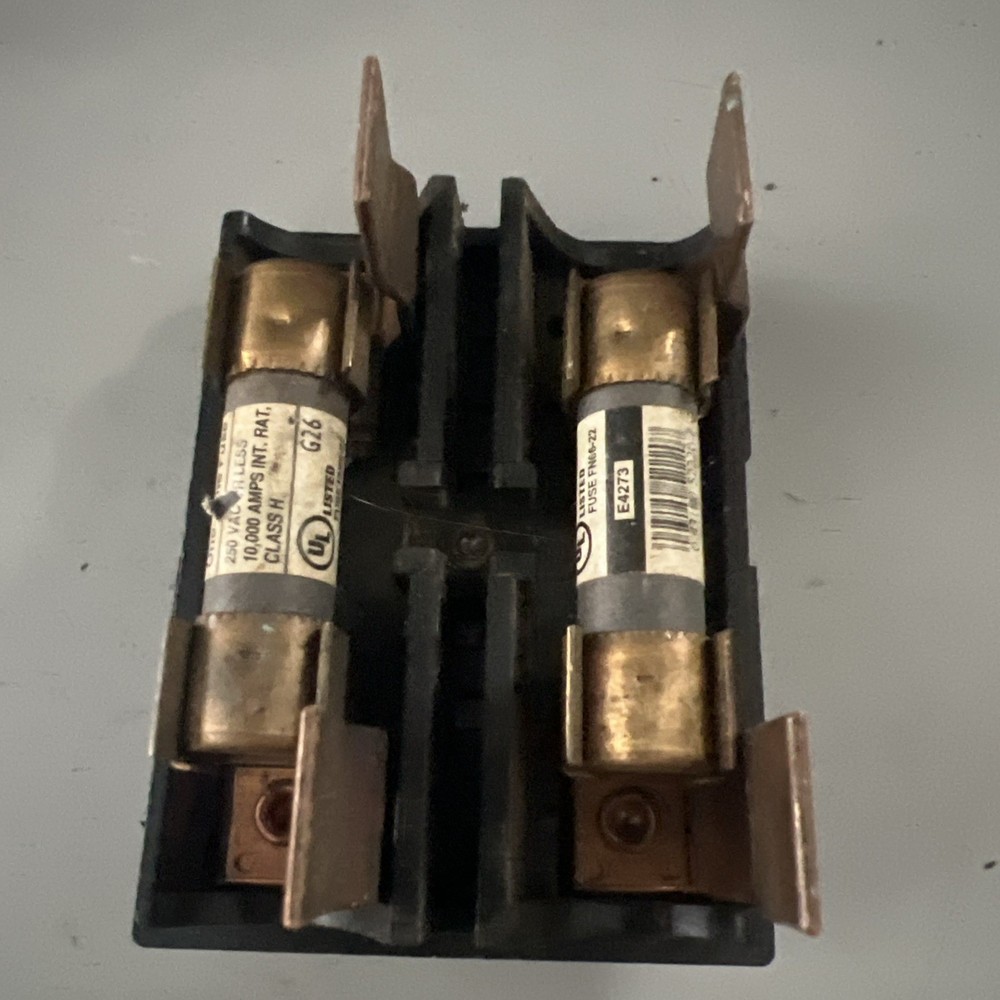 GENERAL SWITCH CORP 30 AMP FUSE PULL OUT HORIZONTAL SLOT